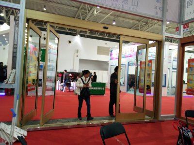 热烈祝贺山东5G影院5G天天爽门业参展中国北京建博展览会圆满成功